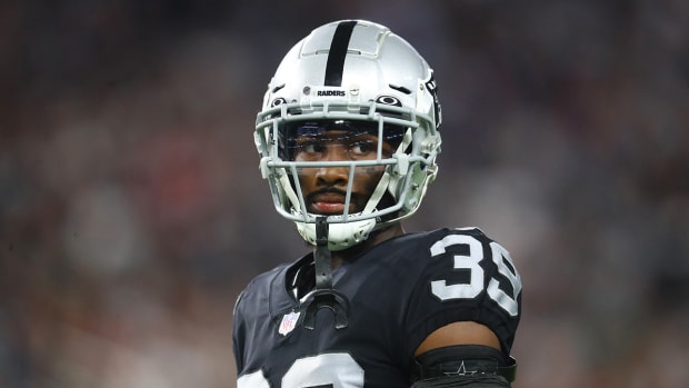 Nate Hobbs with the Raiders.